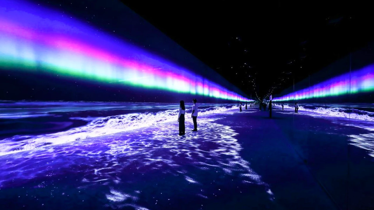 People at Arte Museum Dubai Art show